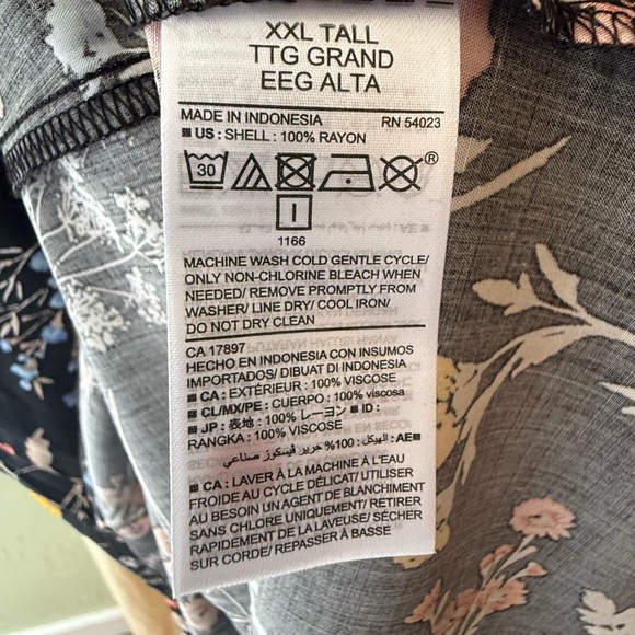 Old Navy V-Neck Sleeveless - Picture 5 of 5